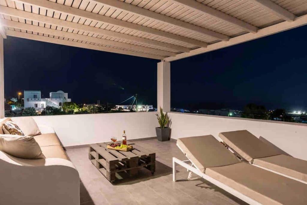 In The Heart Of Fira & Free Pool - Nychteri Suite 외부 사진
