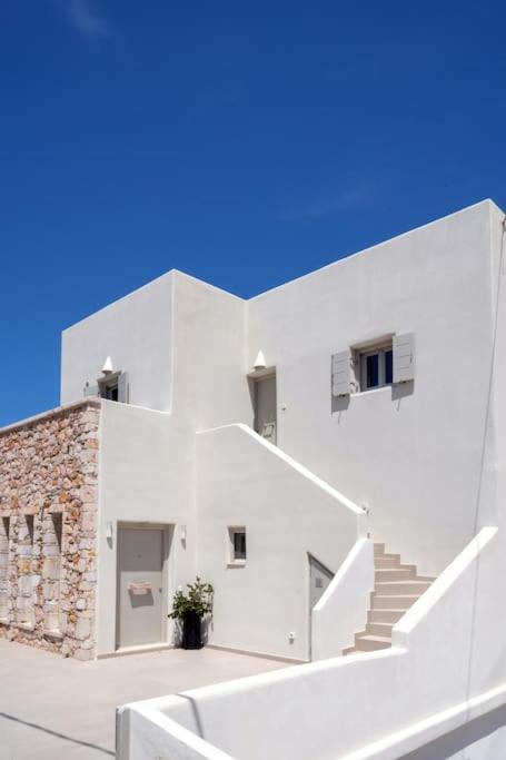 In The Heart Of Fira & Free Pool - Nychteri Suite 외부 사진