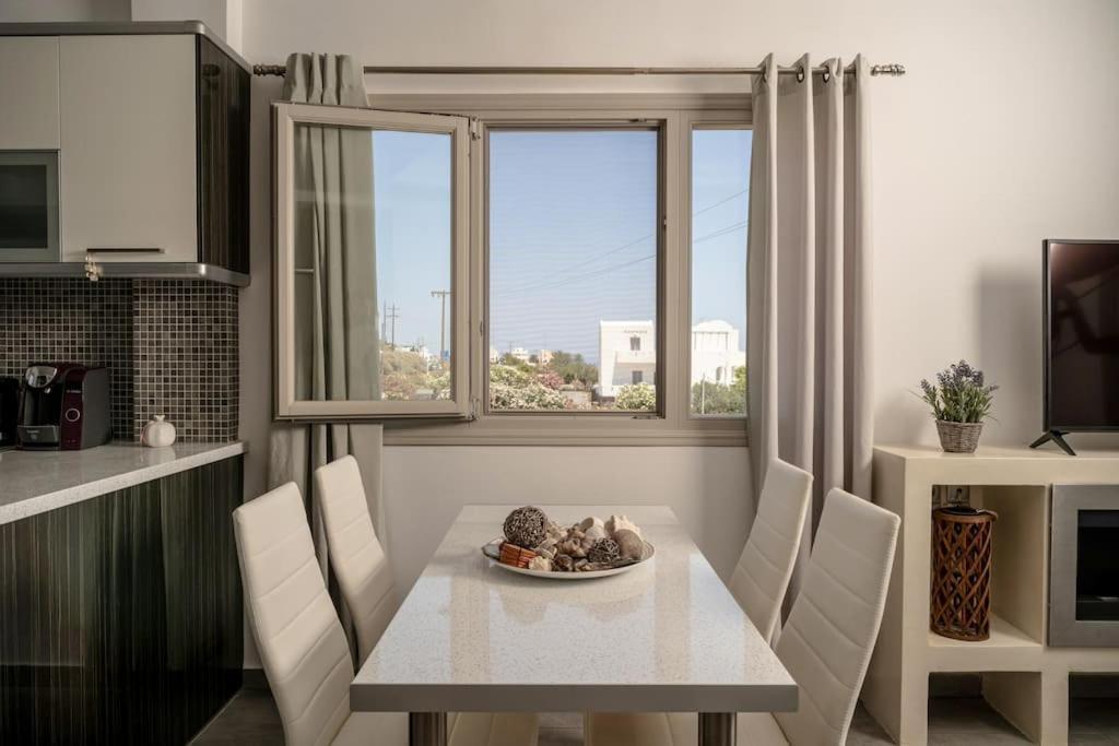 In The Heart Of Fira & Free Pool - Nychteri Suite 외부 사진