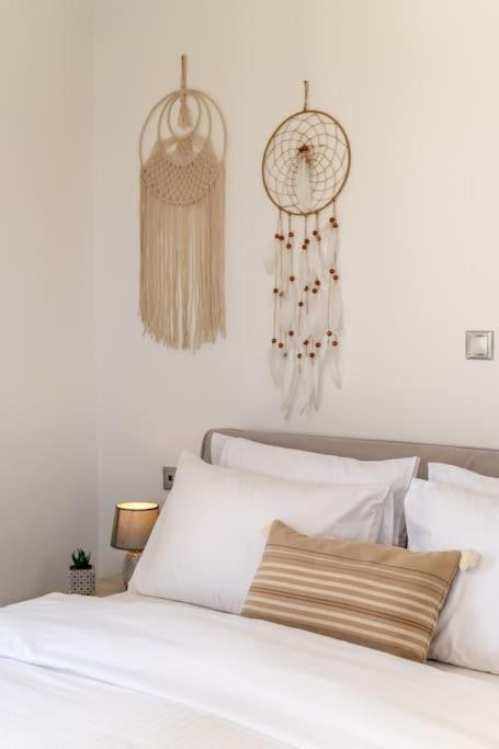 In The Heart Of Fira & Free Pool - Nychteri Suite 외부 사진