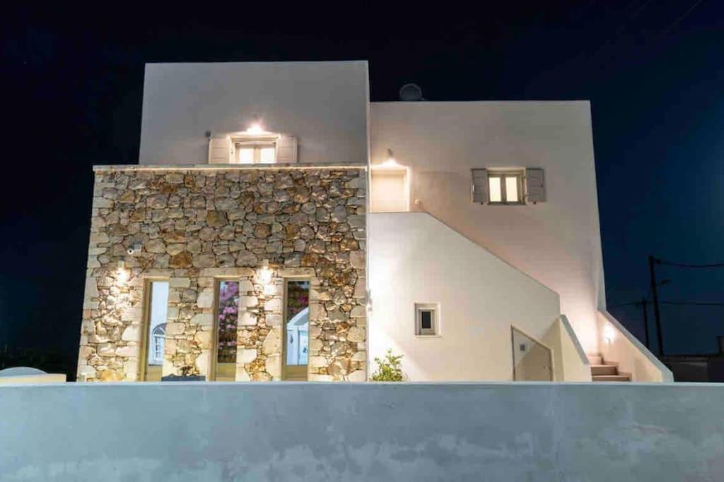 In The Heart Of Fira & Free Pool - Nychteri Suite 외부 사진