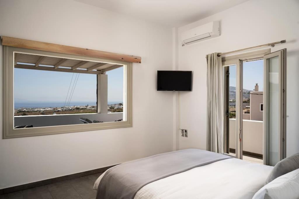 In The Heart Of Fira & Free Pool - Nychteri Suite 외부 사진