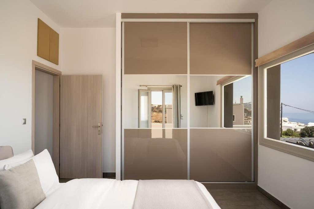In The Heart Of Fira & Free Pool - Nychteri Suite 외부 사진