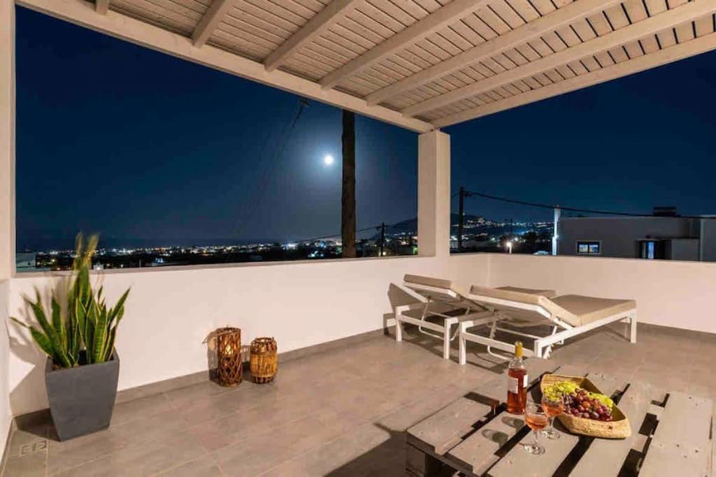 In The Heart Of Fira & Free Pool - Nychteri Suite 외부 사진