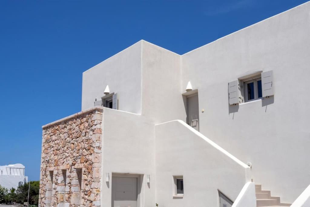 In The Heart Of Fira & Free Pool - Nychteri Suite 외부 사진