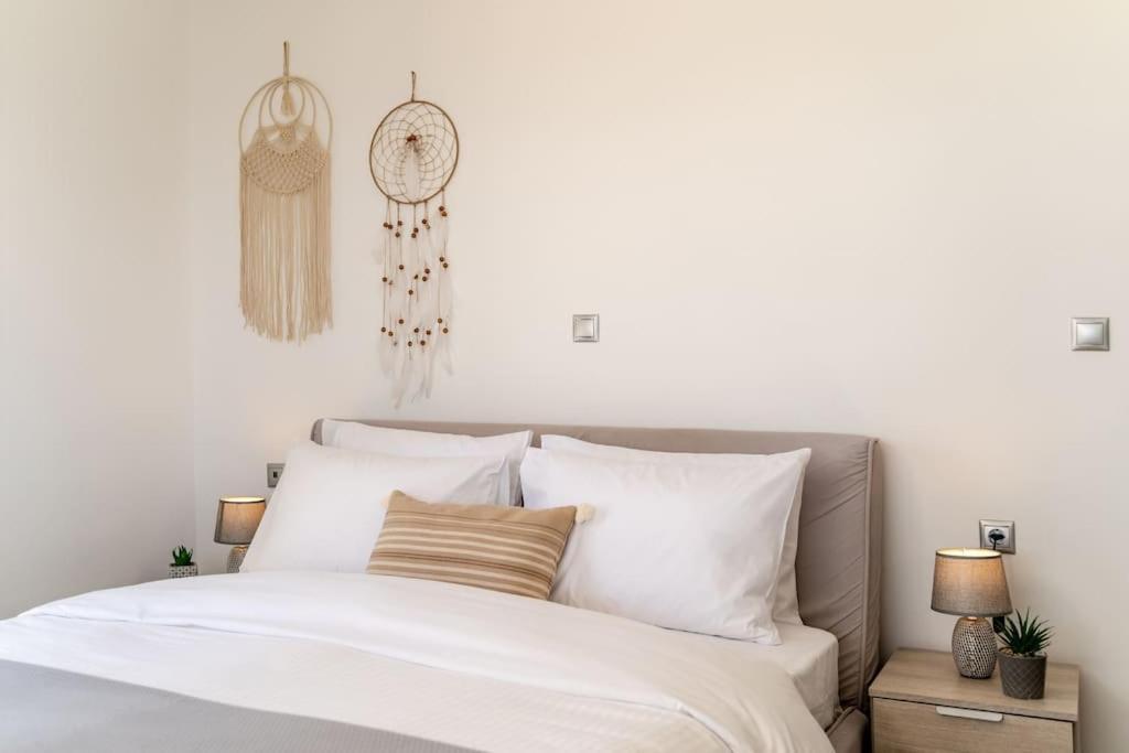 In The Heart Of Fira & Free Pool - Nychteri Suite 외부 사진