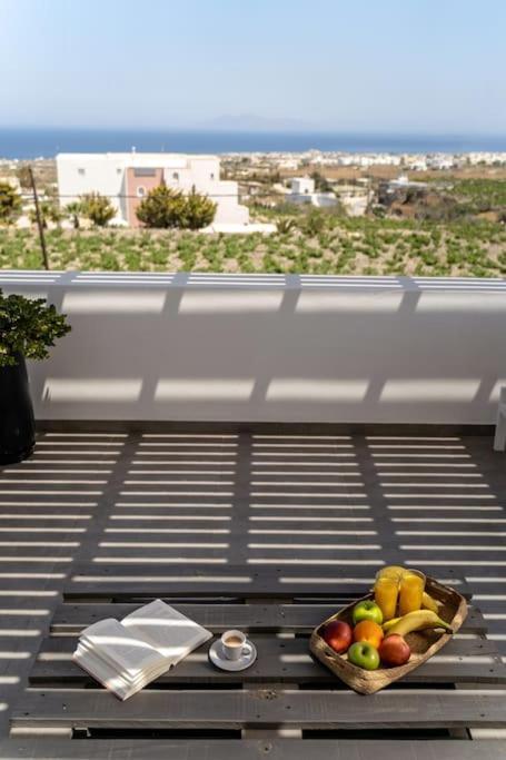 In The Heart Of Fira & Free Pool - Nychteri Suite 외부 사진