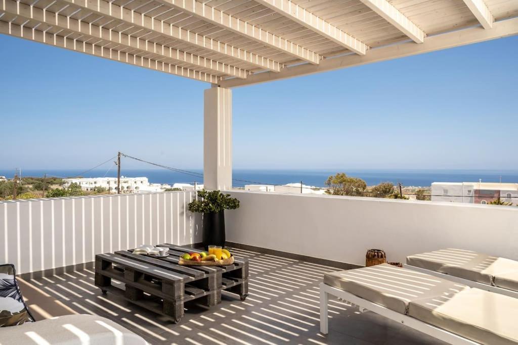 In The Heart Of Fira & Free Pool - Nychteri Suite 외부 사진