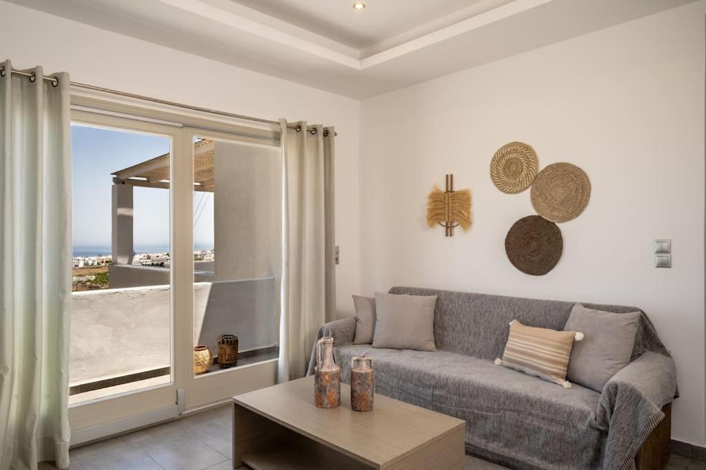 In The Heart Of Fira & Free Pool - Nychteri Suite 외부 사진