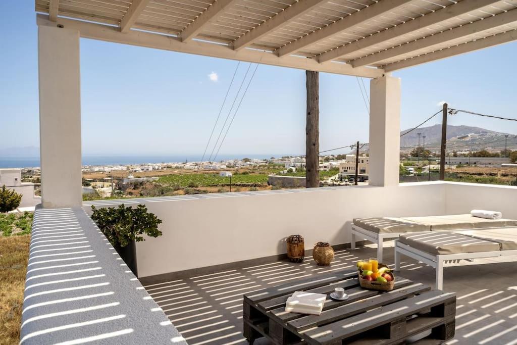 In The Heart Of Fira & Free Pool - Nychteri Suite 외부 사진