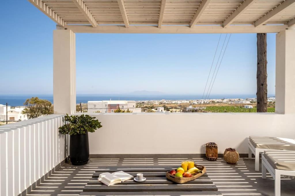 In The Heart Of Fira & Free Pool - Nychteri Suite 외부 사진