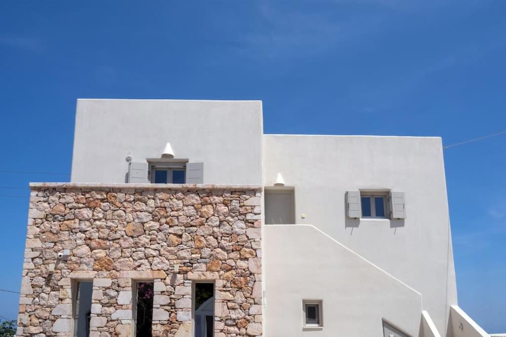 In The Heart Of Fira & Free Pool - Nychteri Suite 외부 사진